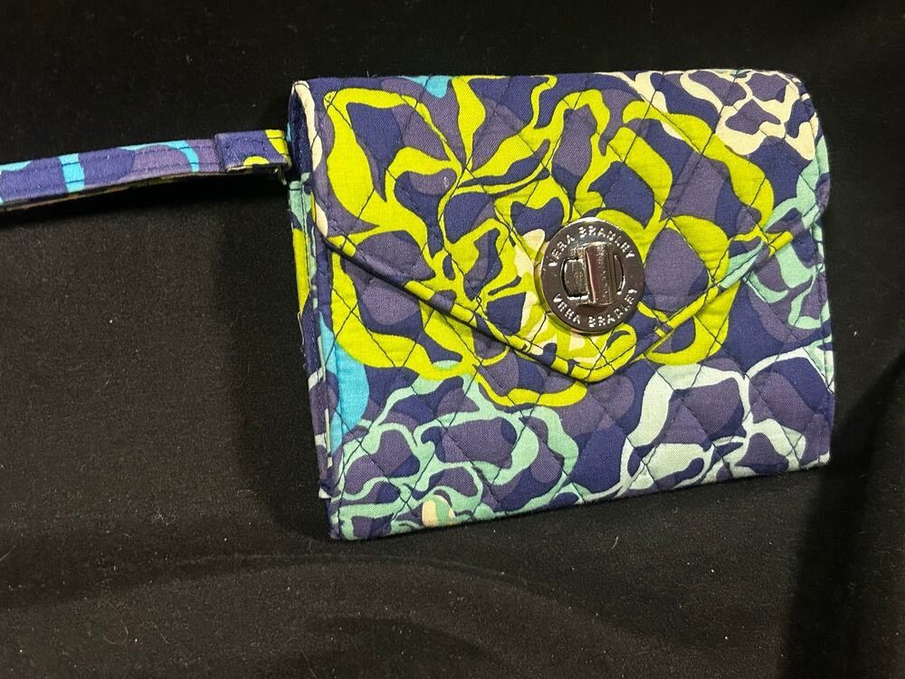 Vera Bradley Indigo Pop Quilted Turnlock Wristlet Wallet Blue Green Floral